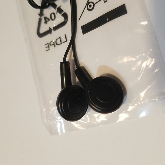 Black in-ear earbuds, NWOT - Picture 3 of 4